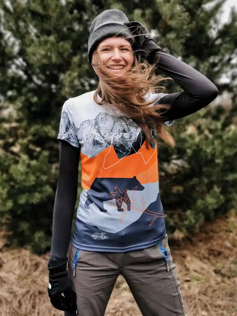 Koszulka-techniczna-dostojny-niedźwiedź