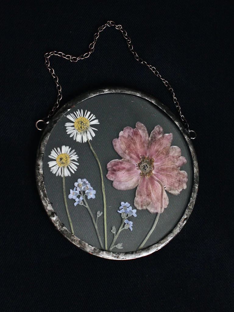 Pomysły na prezenty na Dzień Matki 7 suszone-kwiaty-w-ramce