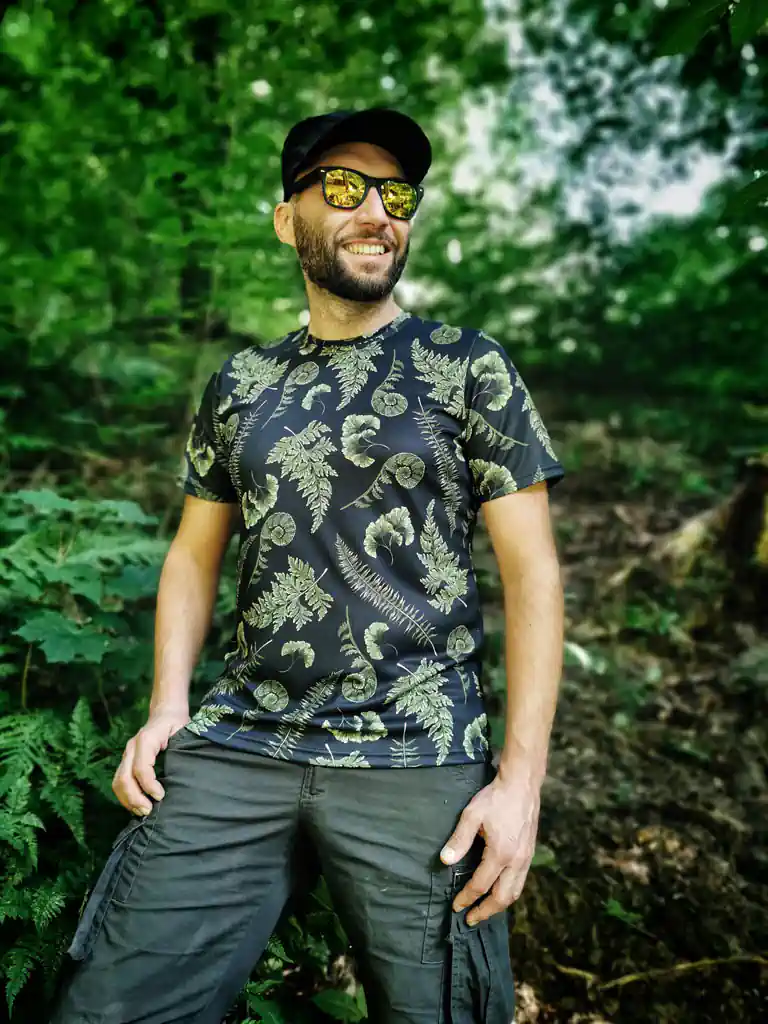 męska-koszulka-paproć-w-góry