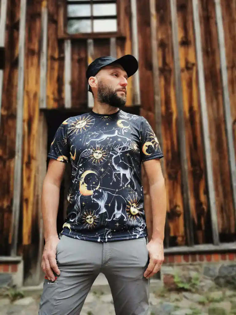 koszulka-w-góry-męska-kosmos