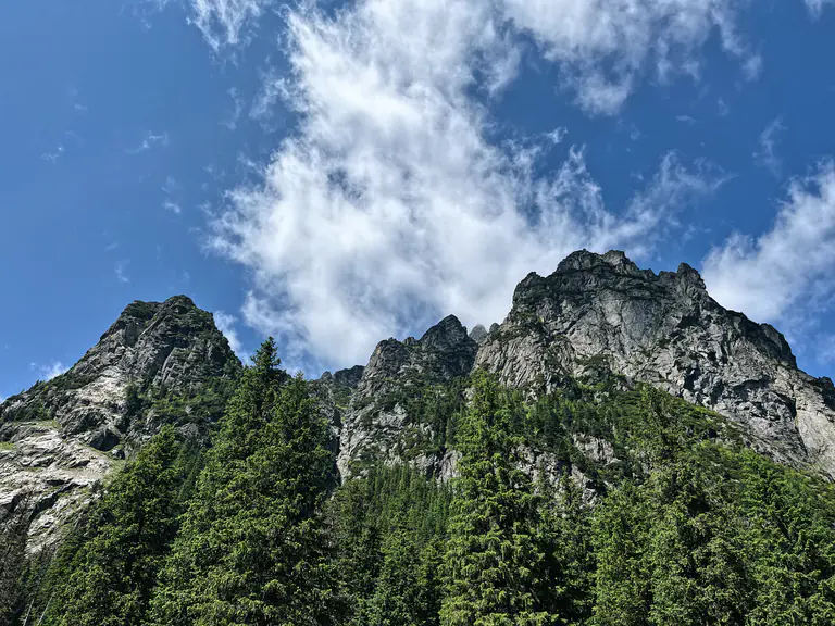 Zmarzły Staw pod Polskim Grzebieniem (2047 m n.p.m.) Propozycja wycieczki z pięknymi panoramami. 5 Dolina Białej Wody skały