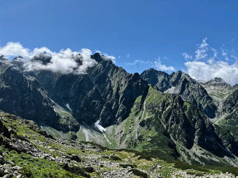 Zmarzły Staw pod Polskim Grzebieniem (2047 m n.p.m.) Propozycja wycieczki z pięknymi panoramami. 9 Dolina Litworowa Rysy Tatry