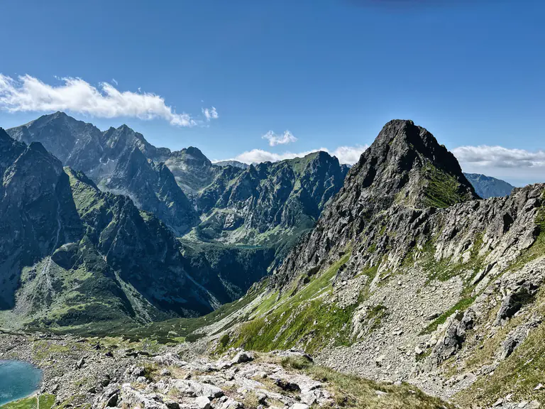 Zmarzły Staw pod Polskim Grzebieniem (2047 m n.p.m.) Propozycja wycieczki z pięknymi panoramami. 14 Litworowy staw Hruba Turnia