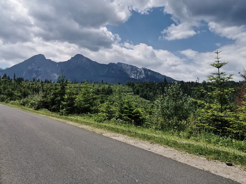 Pętla wokół Tatr na Rowerze Szosowym? Dwa Dni Asfaltowej Przygody (Bez Szutrów!) 8 Panorama tatr wysokich