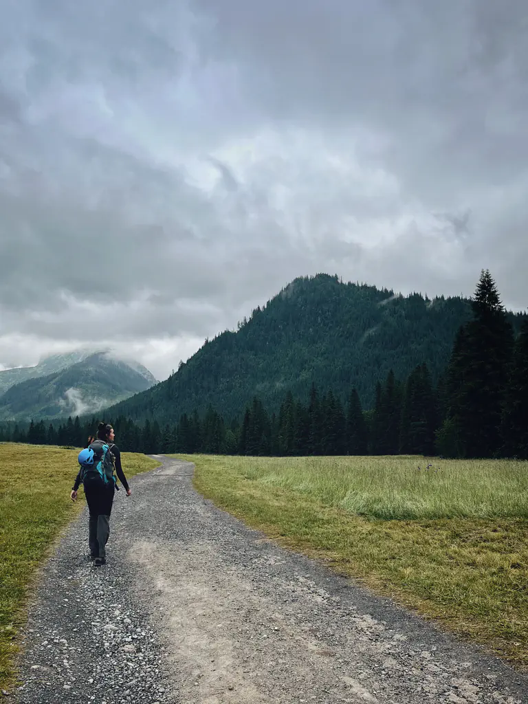Zmarzły Staw pod Polskim Grzebieniem (2047 m n.p.m.) Propozycja wycieczki z pięknymi panoramami. 2 Polana Białej Wody tatry