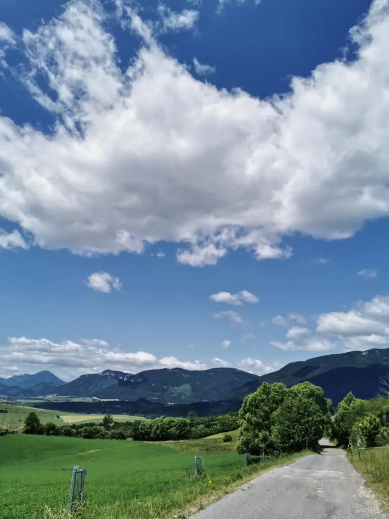 Pętla wokół Tatr na Rowerze Szosowym? Dwa Dni Asfaltowej Przygody (Bez Szutrów!) 12 Zjazd ze szczyrbskiego pleso 1