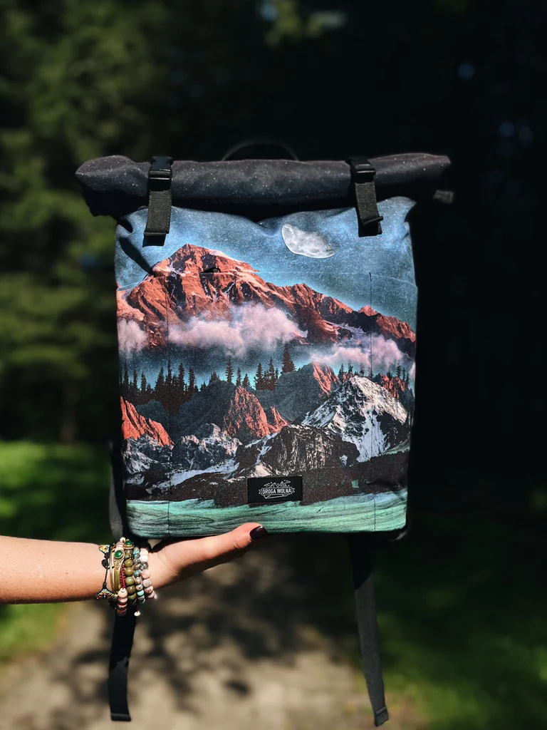 plecak roll top w góry