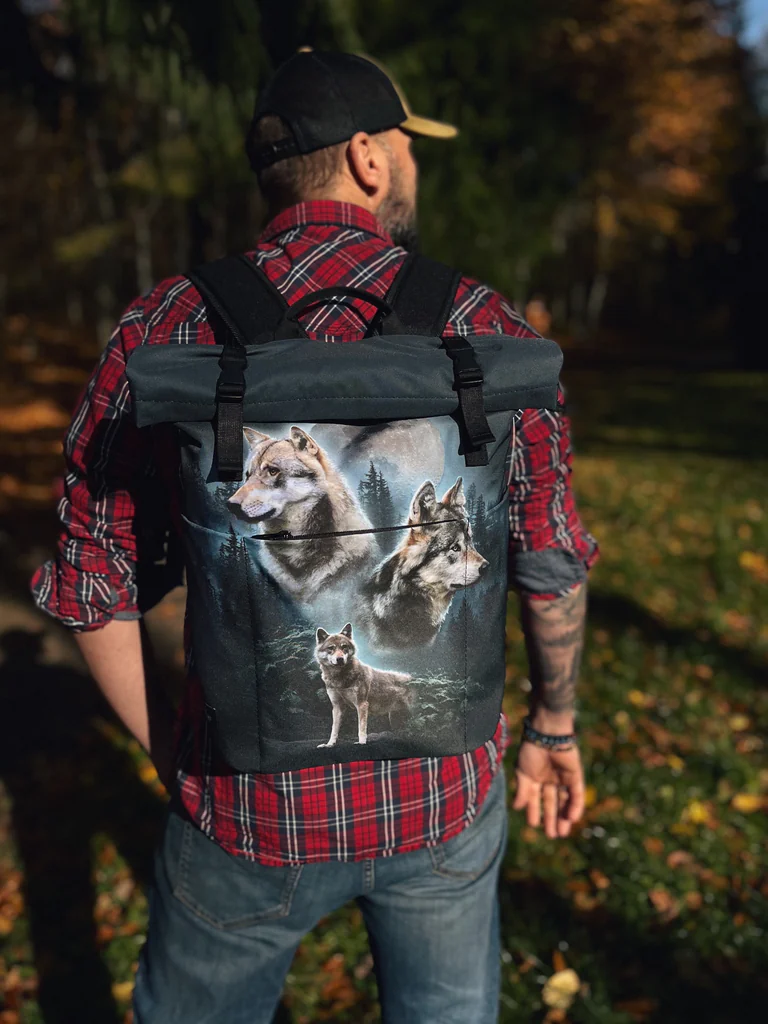 plecak z motywem wilków roll top