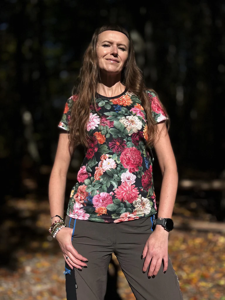 damska koszulka w góry kwiaty