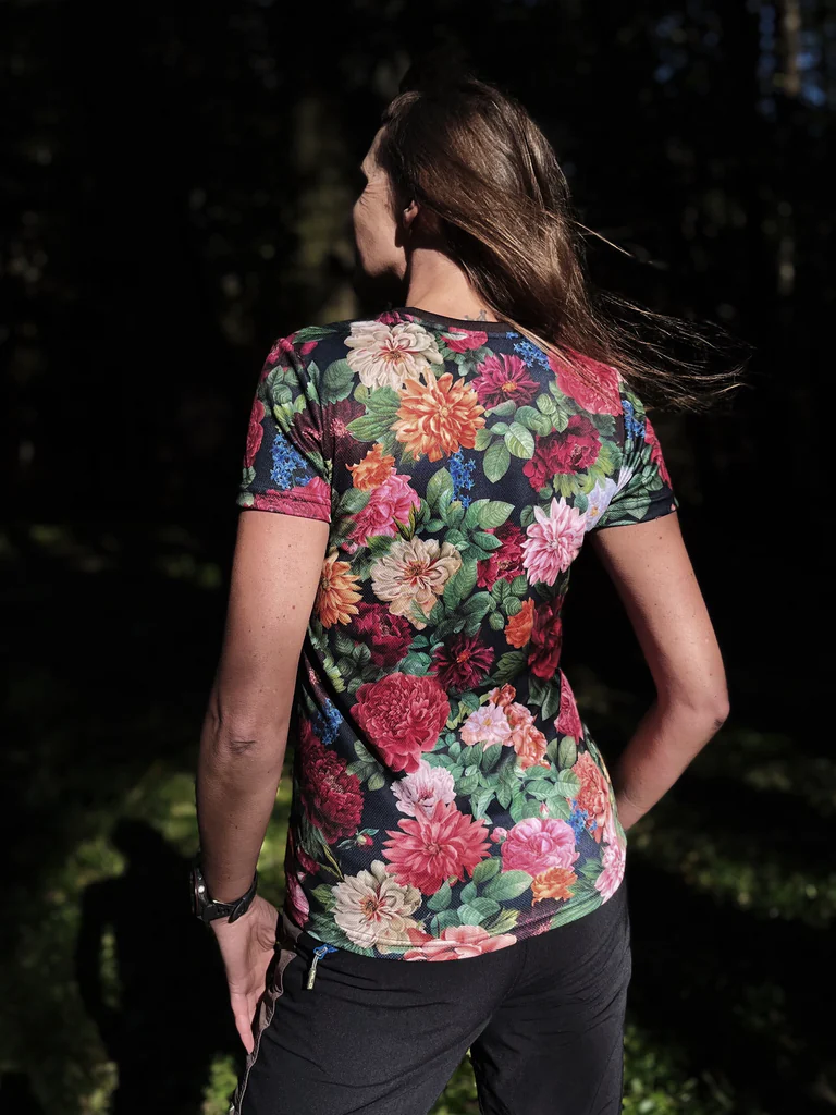 koszulka sportowa w kwiaty górska