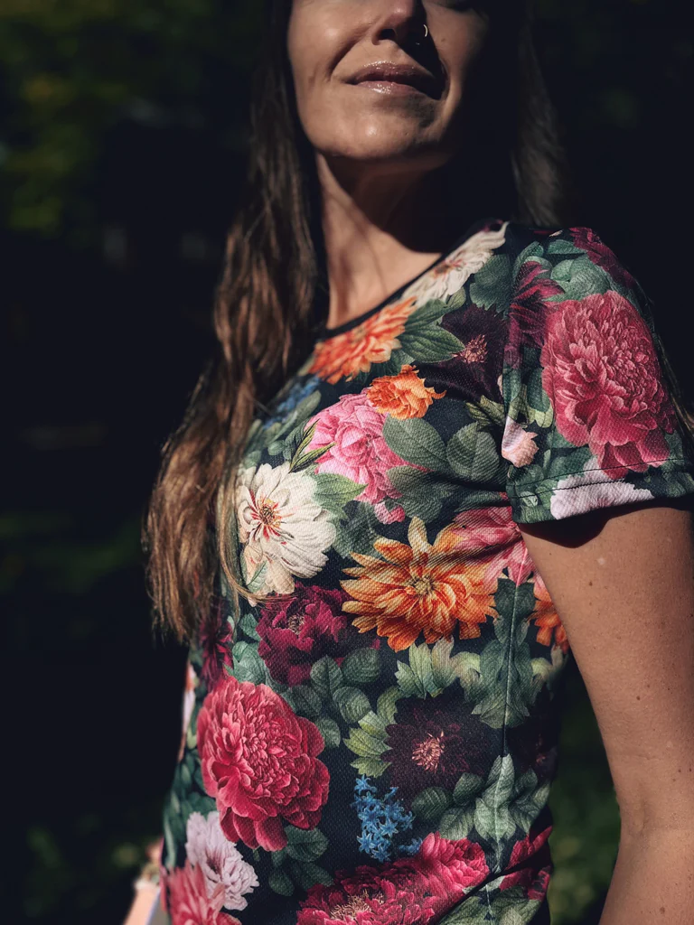 koszulka w kwiaty peonie termoaktywna