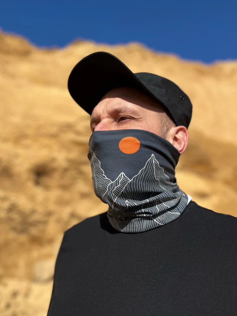 komin wielofunkcyjny z motywem gór